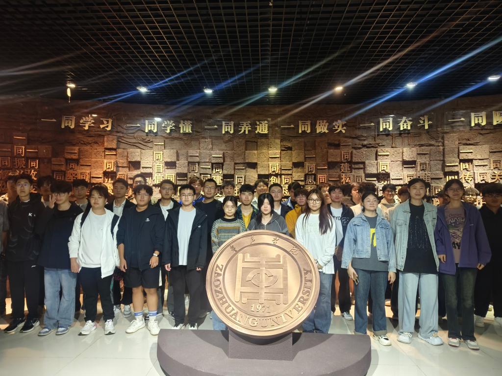 机电工程学院组织2025级新生参观校史馆和世界语博物馆-1.jpg