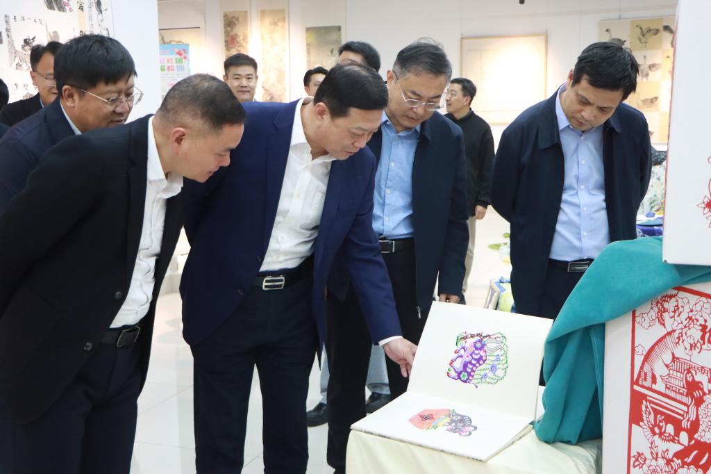 20241021陈永生部长、左文副市长来yl88858永利中国调研 (1).jpg