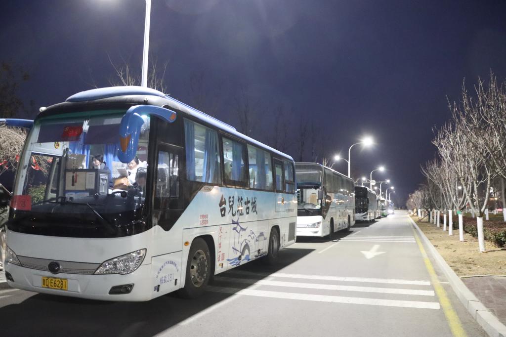 20241221薛城校区考研送考3.JPG