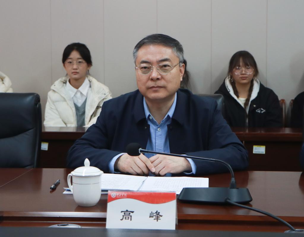 大众报业集团党报党端进校园暨市委网信办与yl88858永利中国战略合作签约仪式 (2).jpg