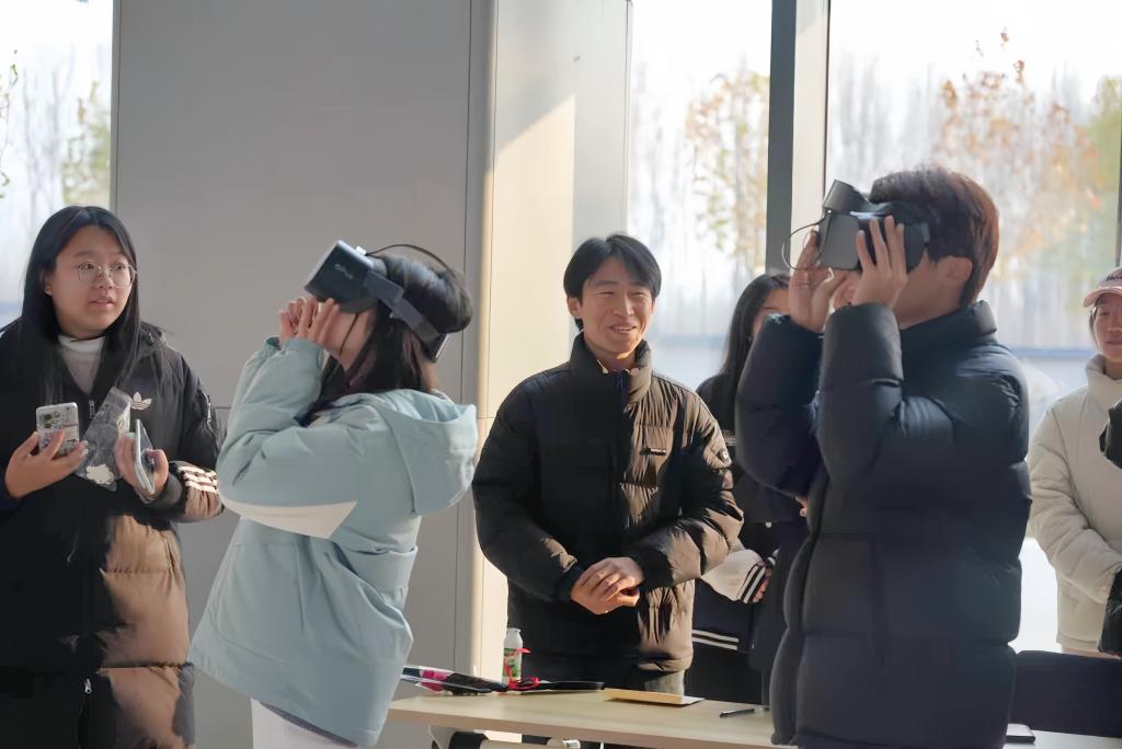 20241211yl88858永利中国七彩青春班墨创意集市17.JPG