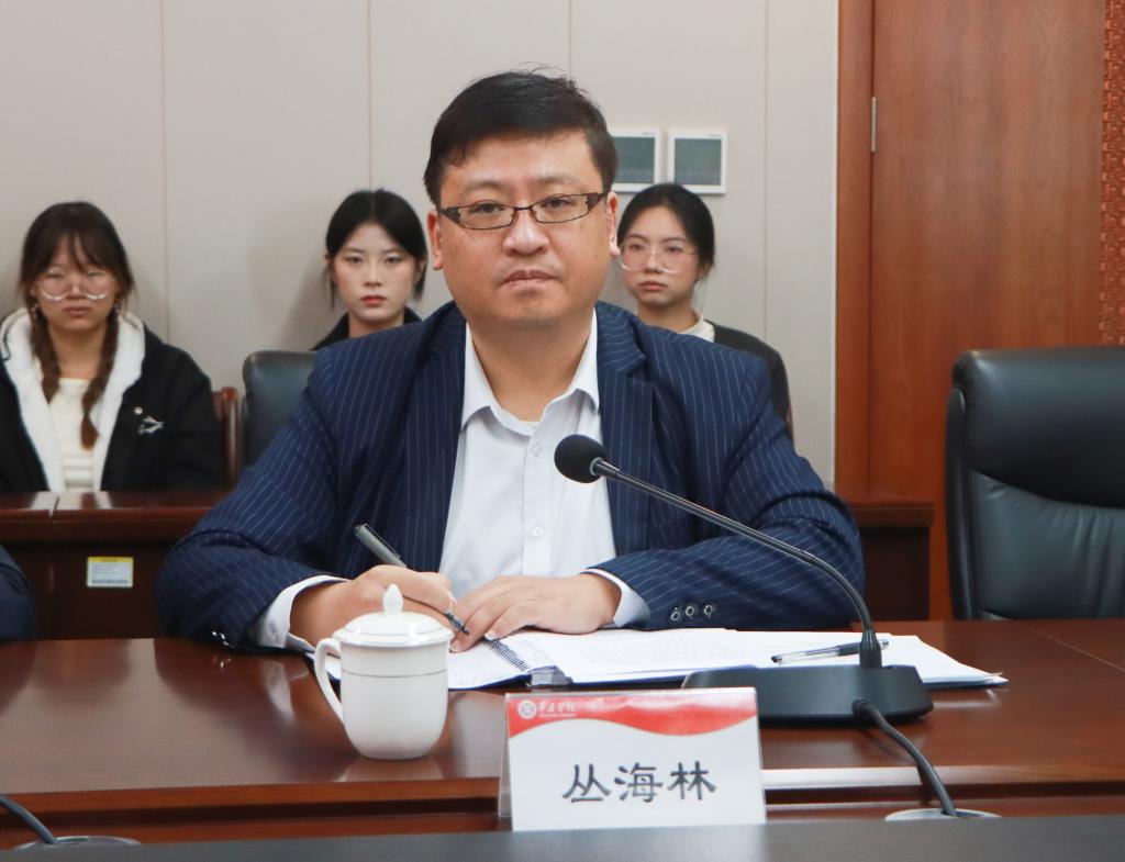 大众报业集团党报党端进校园暨市委网信办与yl88858永利中国战略合作签约仪式 (5).jpg