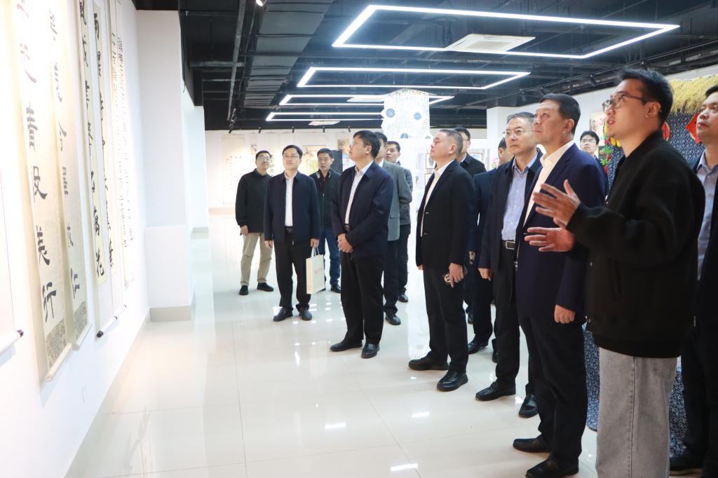 20241021陈永生部长、左文副市长来yl88858永利中国调研 (2).jpg